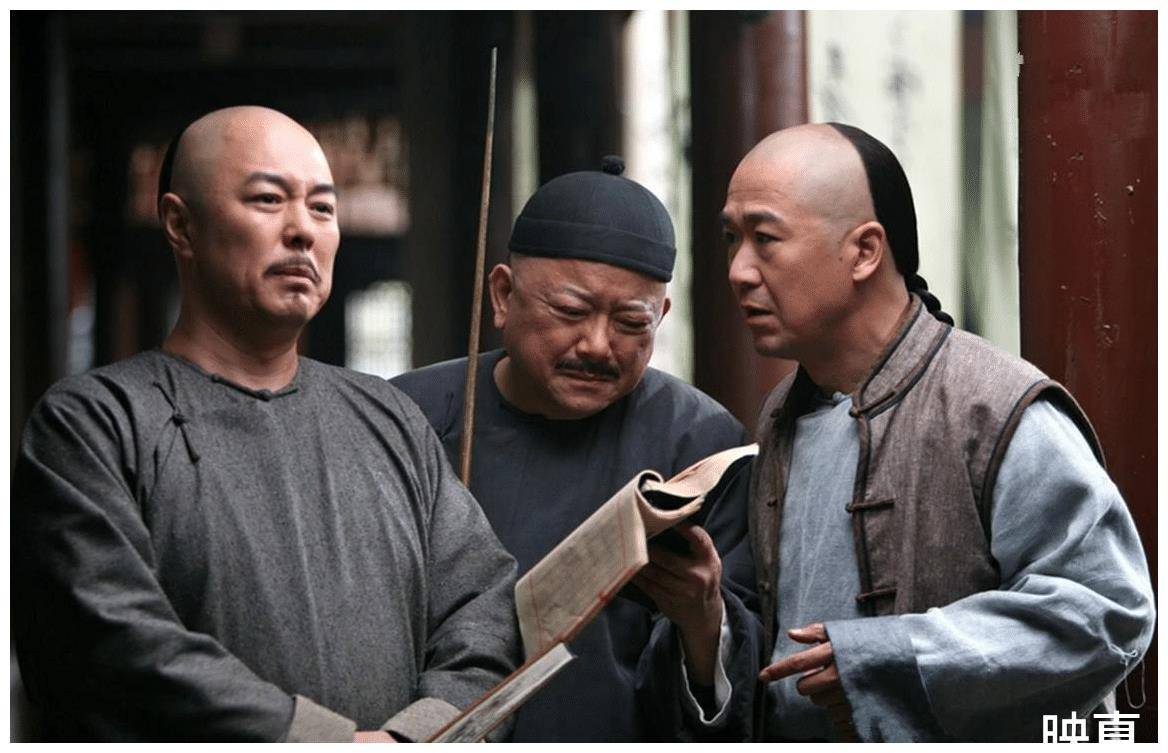 此人比和珅贪，贪污了人民币四千亿，最终被老大活剐3357刀