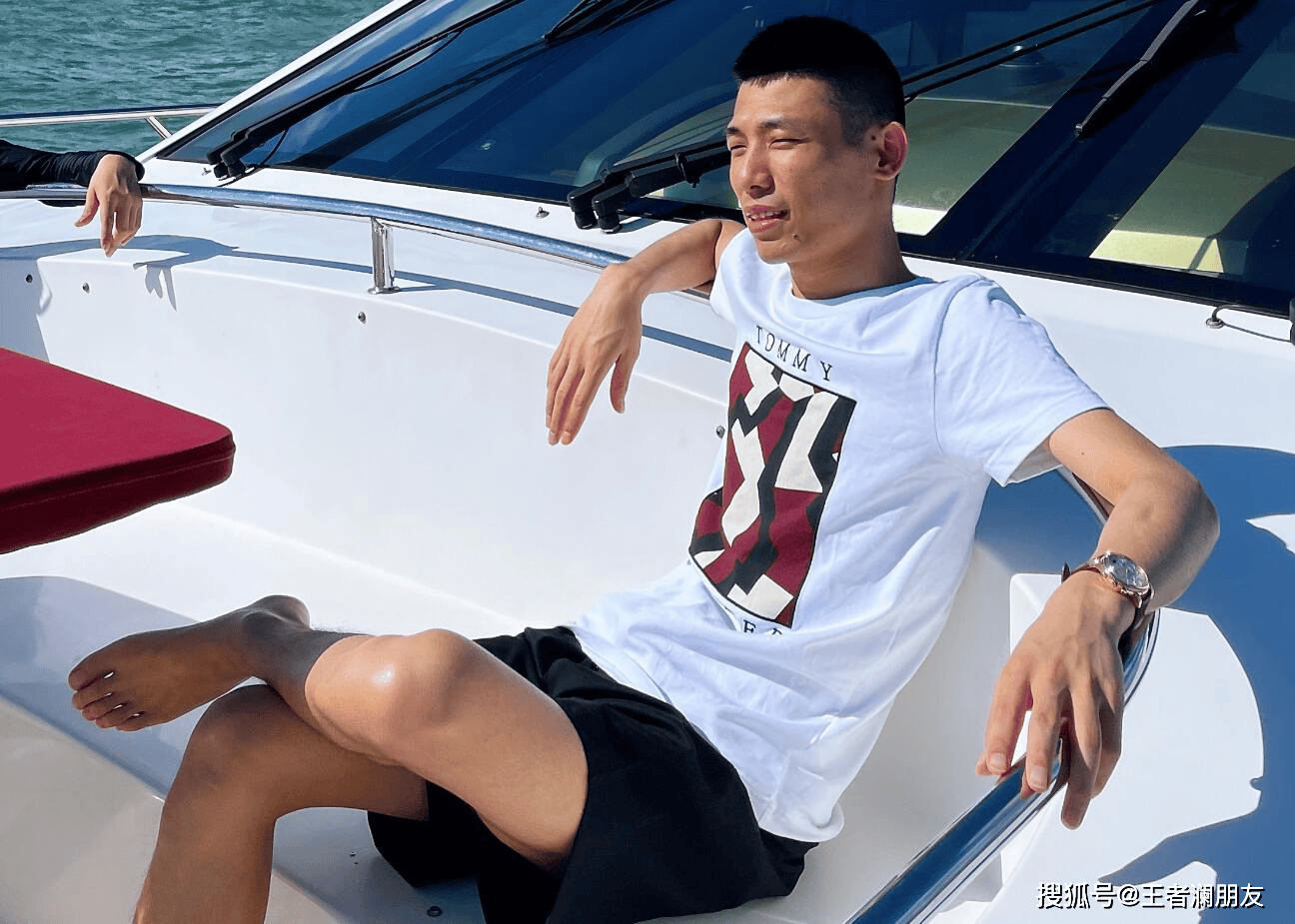 千万奔驰宴 | DNF主播旭旭宝宝的"撒币觉醒技"与中年玩家的情怀