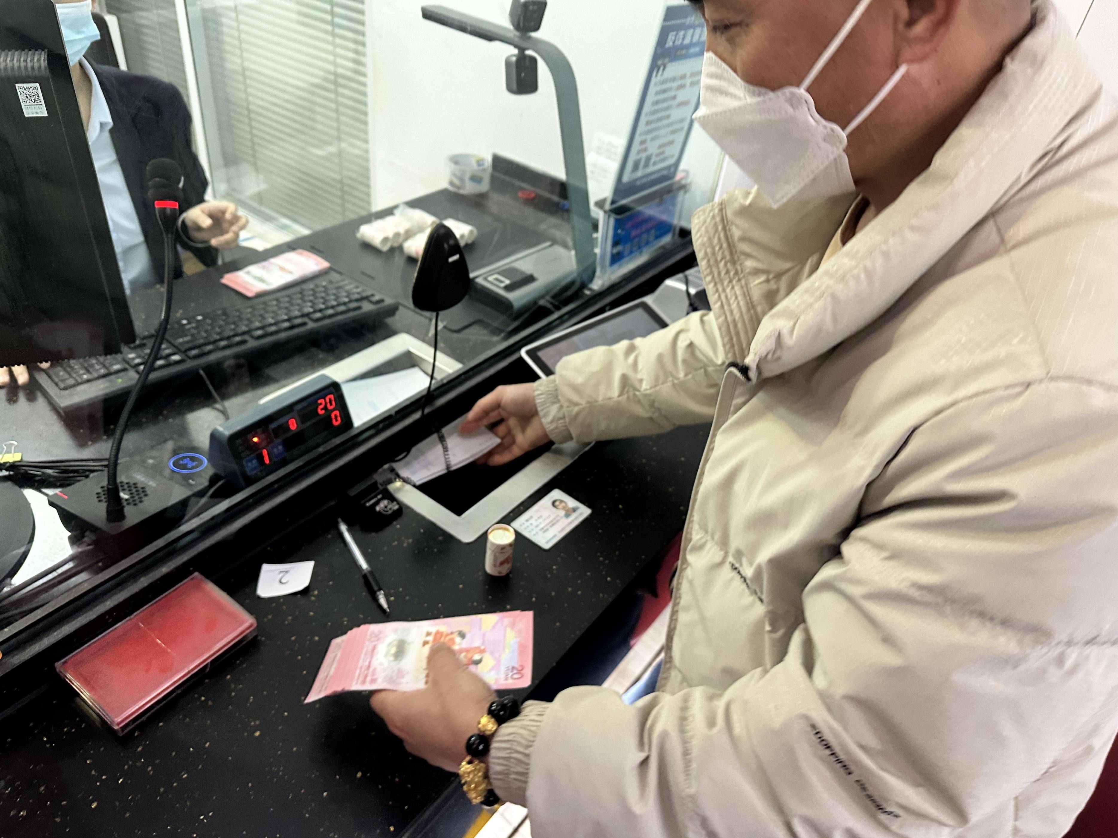 工商银行宁夏中卫支行顺利完成2025年贺岁普通纪念币、钞兑换工作
