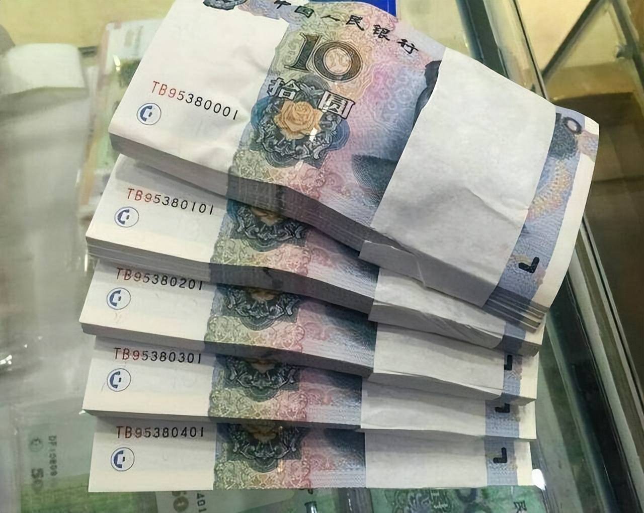 估价450000，1999年10元福耳币，你能找到吗？
