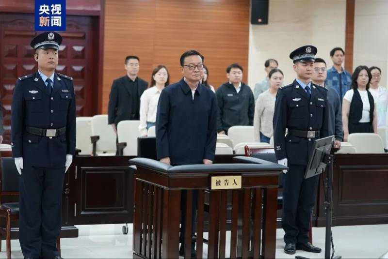 今年第四个被判死缓的“大老虎”：24年间敛财8.22亿元